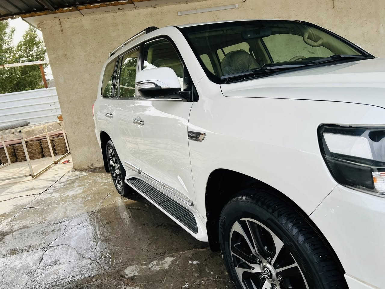 السلام عليكم البيع لاندكروز موديل 2016 كفاله عامه من الصبغ  ول تبديل بيهه بارد بصيط ماشيه 114 تخم تاير جديد تغليف بيديف وصيانه كامله من كلشي السياره جديده بمعنه الكلمه رقم جديد بغداد السعر 460 $ مكان بابل  ***********
