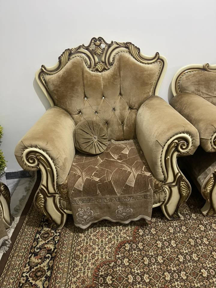 السلام عليكم
متوفر تخم 10 نفر + كورنر وقنفة بحالة ممتازة
 الكورنر والقنفة دوشمة جديدة  قبل شهر والتخم بحالة ممتازة ايضا
 
سعر التخم 500 الف 
وسعر الكورنر والقنفة اثنينهن 350 الف  
واذا تاخذ كل الغراض  اكو تخفيض 

للتوصل ***********
