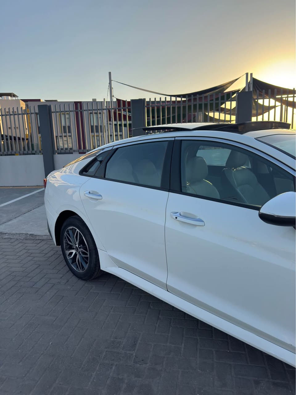 السلام عليكم 🌹
للبيع كيا K5 خليجي
ماشية (100) الف  
فول مواصفات سياره جديد
الموديل2021
رقم اربيل 
 بنيد صبغ قفط +باب العبري بيها بارد
المواصفات 
1- حجم المحرك ٤ سلندر 2000 دوش 
2- كامره
3- رادار خلفي + امامي 
4- رادار جانبي مانع اجتياز 
5- بصمة ابواب + تشغيل عن بعد 
6- زنون عالي ناصي 
8- مقاعد جلد اصلي مختوم جيتي لاين
9- اشاير بالمري 
10- مقعد السائق كهربائي 
11- هاند بريك بصمة 
13- شاشة كبيرةً مع كامرة دوارة 
14- ستي رياضي حرف D مختوم جيتي لاين
15- مثبت سرعة 
17 - شاشة كار بلاي واندرويد 
18- 5 وضعيات قيادة ايكو+ سبورت + سمارت + نورمل
19- فتح جنطة بصمة وعند الاقتراب 
ملاحظة مهمة // السيارة عليها ادامة كاملة + بلاكات وكالة + مجاول + هيدروليك القير 
السيارة تاخذها ماتصرف عليها ربع دينار ان شاءالله 
السيارة تاخذها مني شرط المكينة والكير 
رقم الهاتف //***********
السعر ((173)) وبيها مجال 
مكاني السيارة بصره البصرة, العراق
