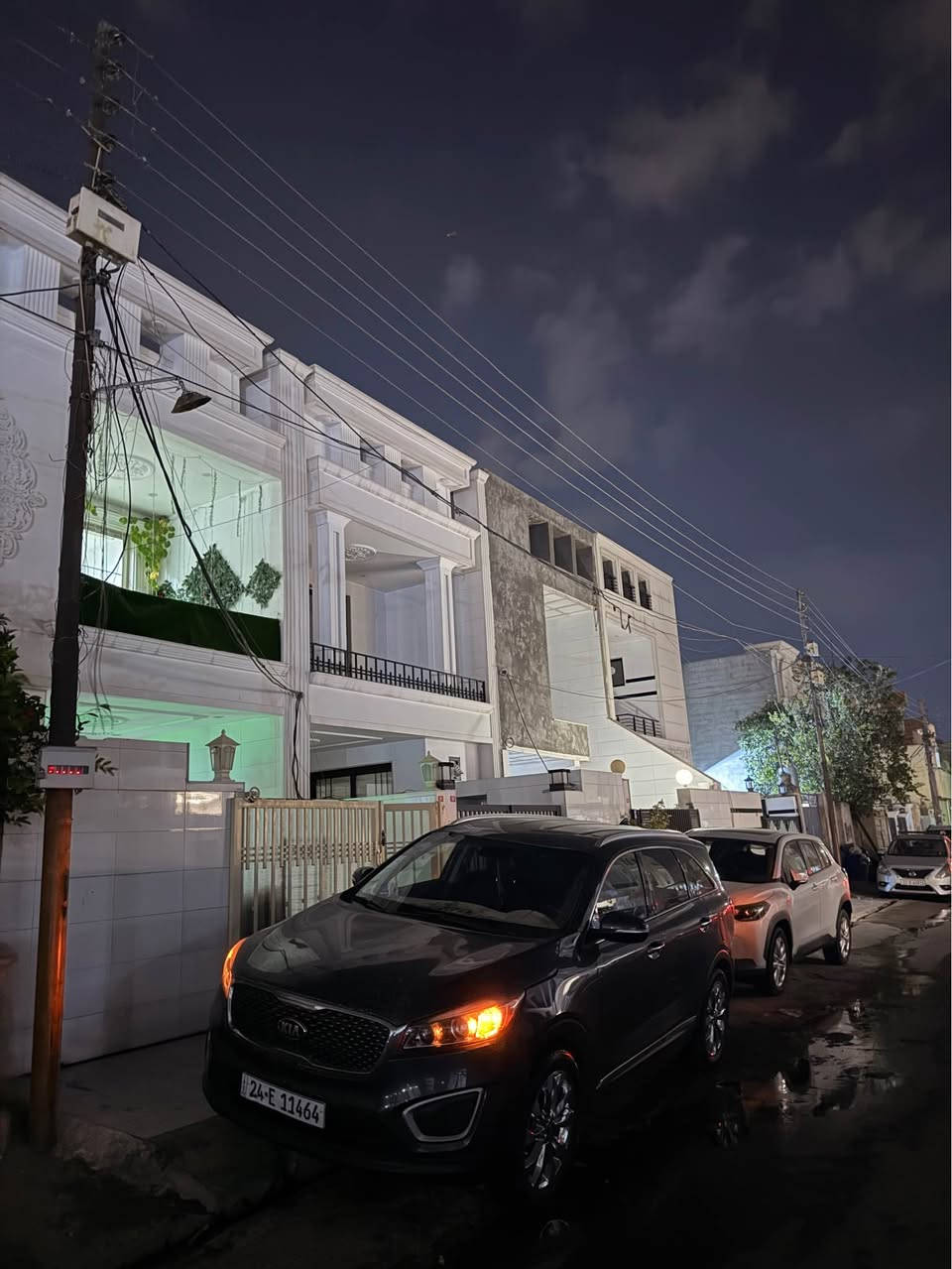 سورينتو 2018 وارد أمريكي محرك 4 سلندر بيها قطعين امريكي مبدل بلادي  وقطعتين بارد بدون دواخل بدون ايرباك وعليها غرامه مليون ونص ينزل من سعرها سعر 180 وبي مجال بسيط للتواصل *********** أربيل, العراق
