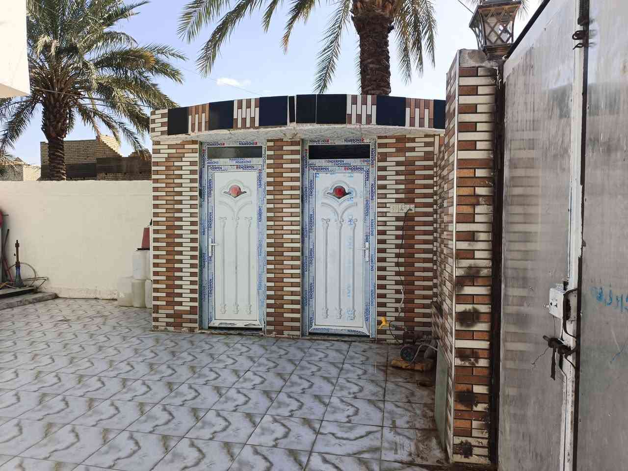 السلام عليكم بيت طابق واحد صب كونكريت للبيع مساحه ١٨٠ غرفتين وصاله طابو زراعي ٢٥ العنوان نزله زامل الجاسميه فرع ال داود بيت مابي شخط *********** السعر ٤٢ وبي مجال
