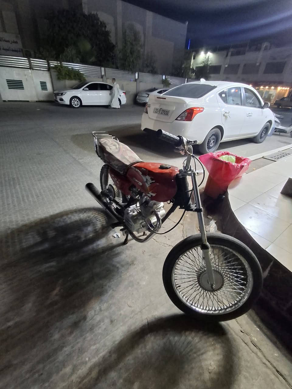 السلام عليكم
دراجه اربعه كير كلك دراجه حلوه ونضيفه 
محرك مالته نامه برو مديل 20 محرك مالته كلش نظيف الدراجه نظيفه 
السعر: 350 وبيه مجال بيسط للشراي 
مكان الدرجه النجف قريه الغدير 
للاستفسار: + ***********

