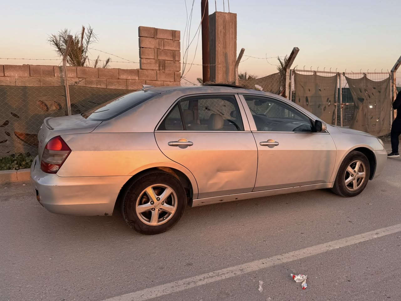 BYD
للبيع بي واي دي 2013 من شركة عد صاحبها سبيرها مانازل ماشية300 نظيفه مكفولة من ضربة وصبغ سيارة حلوة داخلها جديد سي دي شغال كهربائياتها شغالة تبريد تدفئة كله شغال طخم زينون طخم جديد محرك كير بشرط مامفتوح  سيارة ناقصها صبغ وباور فقط وضع شركة فول سيارة كير عادي لاصرف ولانفخ سعر السيارة55 $ وبيها مجال رقم نينوى سيارة مشروع وطني لتواصل على رقم

***********
