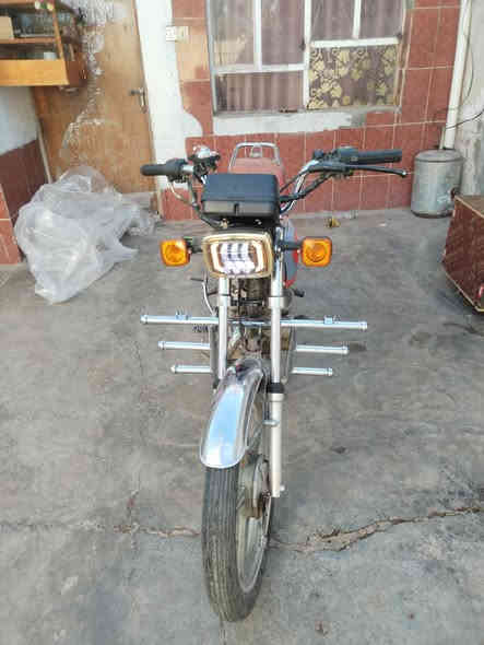 السلام عليكم اخوان عندي دراجه للبيع الراتب به نواقص بسيطه المكان ديالى شهربان السعر   السعر 275 وبي مجال بسيط ***********
