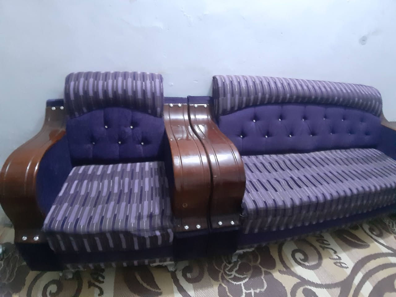 تخم مستعمل  للبيع سعر مناسب 
هاتف /***********
