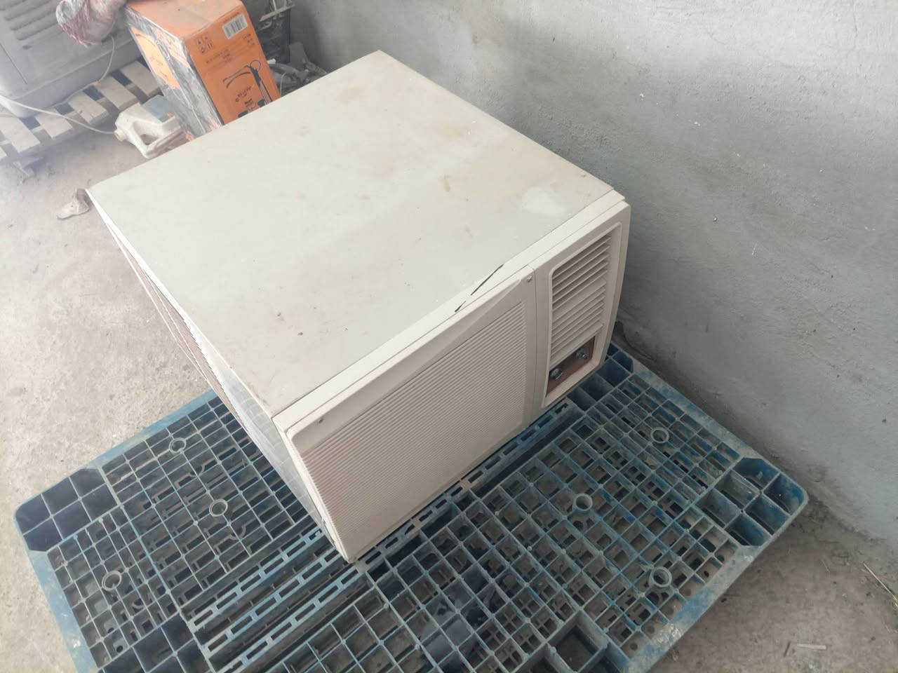 السلام عليكم للبيع مبردات العدد 2 السعر الوحده 75 ومكيف السعر 400 وبي مجال قليل ابيع شرط الشغل وضمان يومين للستفسار لاتصال ***********/***********
