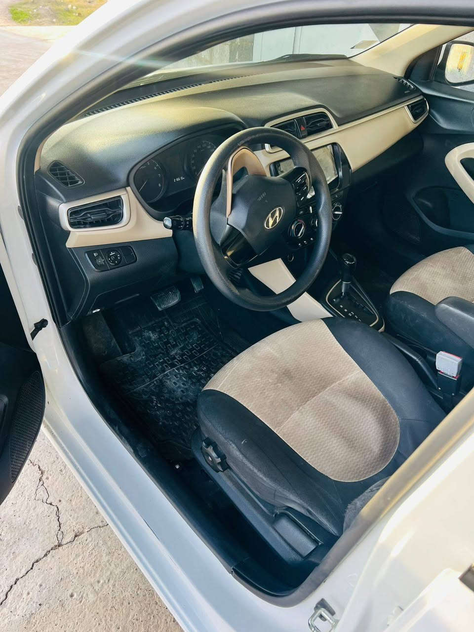 هوندا رنا  موديل 2020  تبريد وتدفئا شغالات وتخم تاير جديد باسم اخويه محرك 1500 شاشه  اوتو  فتحه بيها جاملغ ونص البنيد بدون دواخل والطخه معمره بدون صبغ وشوف العين احسن  مكاني التاجي او السيديه  السعر 95 $ وبيها مجال للطيبين  والاتصال على الرقم ***********
***********
