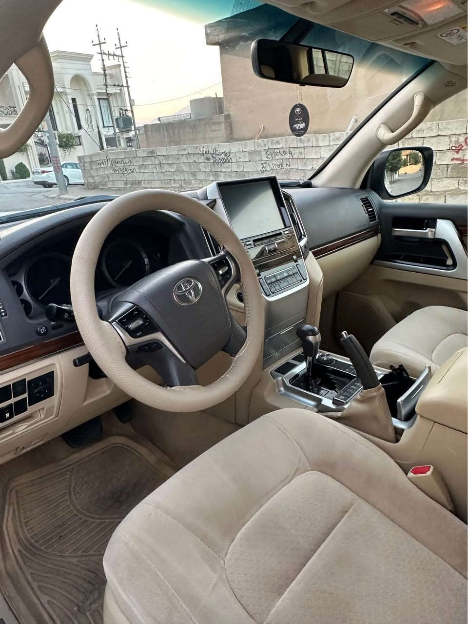 Land Cruiser 2016 VXS  V8 5,7 
155 كم روشتووه 
بي بوياغ 
دوو تعديلى بچوكى هه يه 
گير و مكينه و تعويل و غرامه به شه رت أربيل, العراق


**إذا كنت صاحب هذا الإعلان وتريد حذفه لأي سبب، رجاءا أرسل رسالة إلى الدعم الفني**