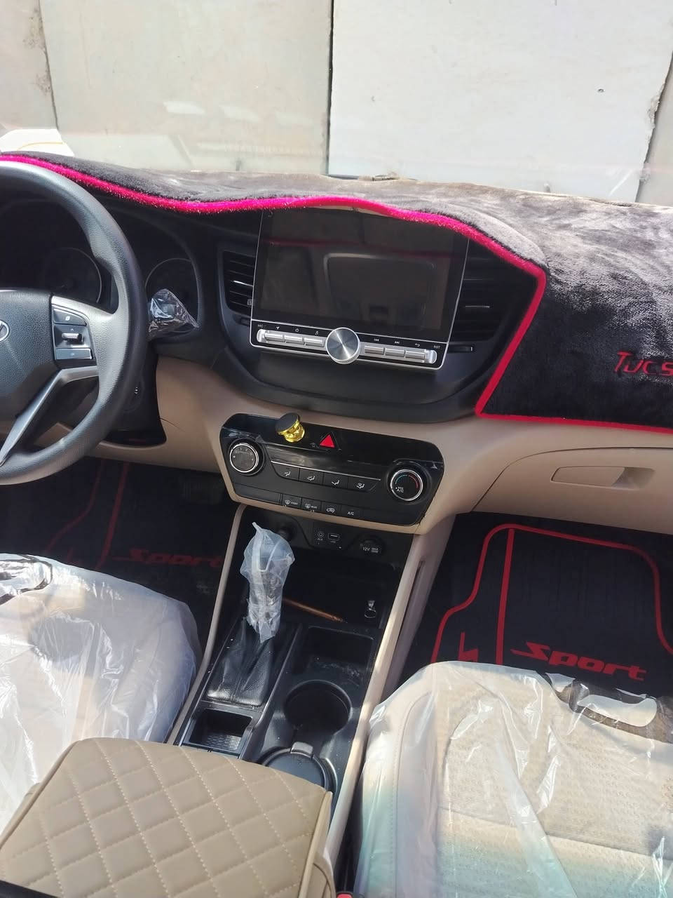 سياره توسان ٢٠١٧ خليجي بانوراما ماشيه١٥٠ الف مابيه صبغ عادا ملاحضات بارد بالصندوق وبالبابب وتكشير صبغ بالبنيد شي بصيط أثر الغسل السعر ١٦٨ وورقه $ رقم ***********
