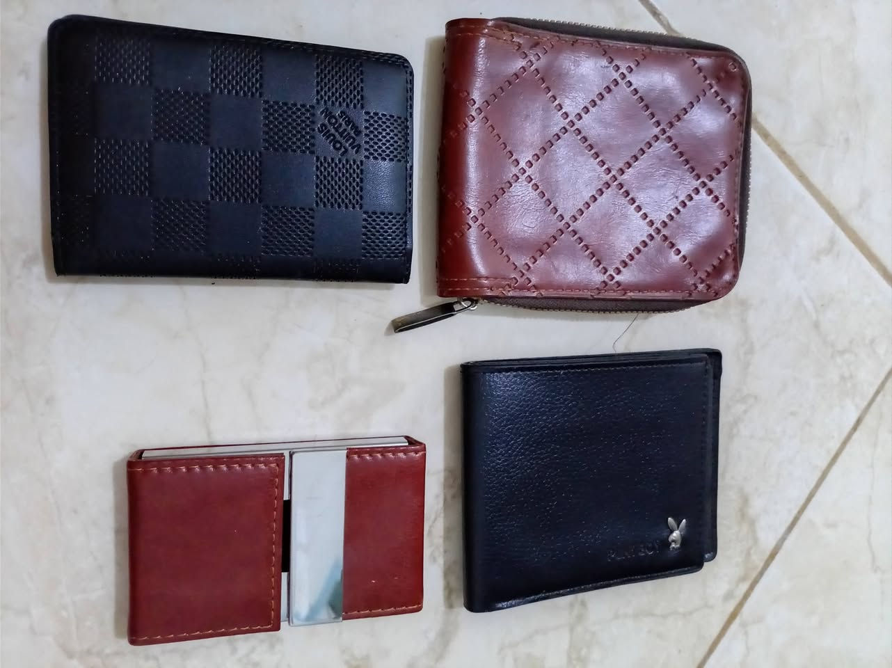 3محفظات مع علبه حفظ سكائر اوباجات اول تم 20مع توصيل


**إذا كنت صاحب هذا الإعلان وتريد حذفه لأي سبب، رجاءا أرسل رسالة إلى الدعم الفني**