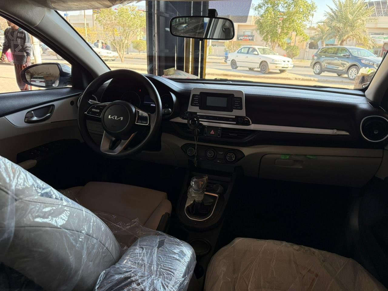 السلام عليكم 
سيراتو مديل 24 السياره مواصفات عاديه 
مكينه 2000
السياره ماشيه 28 الف 
السياره كفاله عامه معده بارد باب الصدر 
والباقي كفاله عامه 
الاستفسار الاتصال عل الرقم ***********
مكلف بنشر
السعر 176 وبيه مجال
