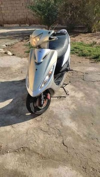 دراجه جي فور • ياباني • قفل عنواني