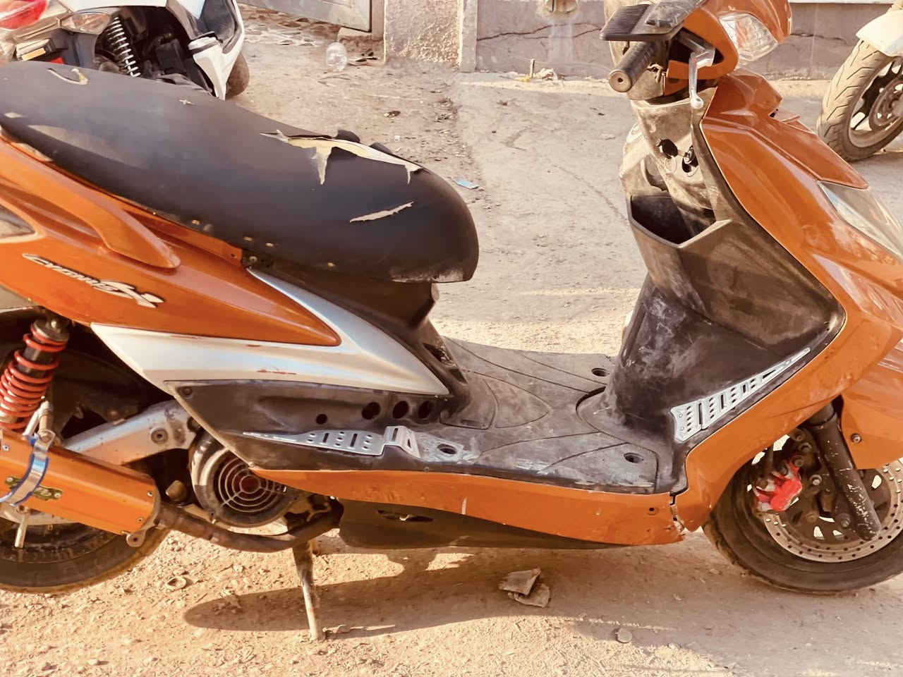 السلام عليكم 
عندي سكنس فحل مزودة بوشه 59 والكور بلادي وحاط لها كلجات رياضي وصالنصه رياضي والبلاد موجودة أريدها مراوس بـ جبلي وإذا دراجتك نظيفه اطيك فرق 
هاذ رقمي واتساب : ***********
مكاني الكاظميه
