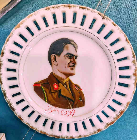 مواعين فلكري لزعيم الفقراء عبد الكريم قاسم 
اثنان قياس 20 سم احدهما يشكو من ضرر واثنان قياس 15سم شرط قديم وليس جديد  
للإستفسار الاتصال على رقم الصفحة واتساب ***********
يوجد توصيل لكل المحافظات
