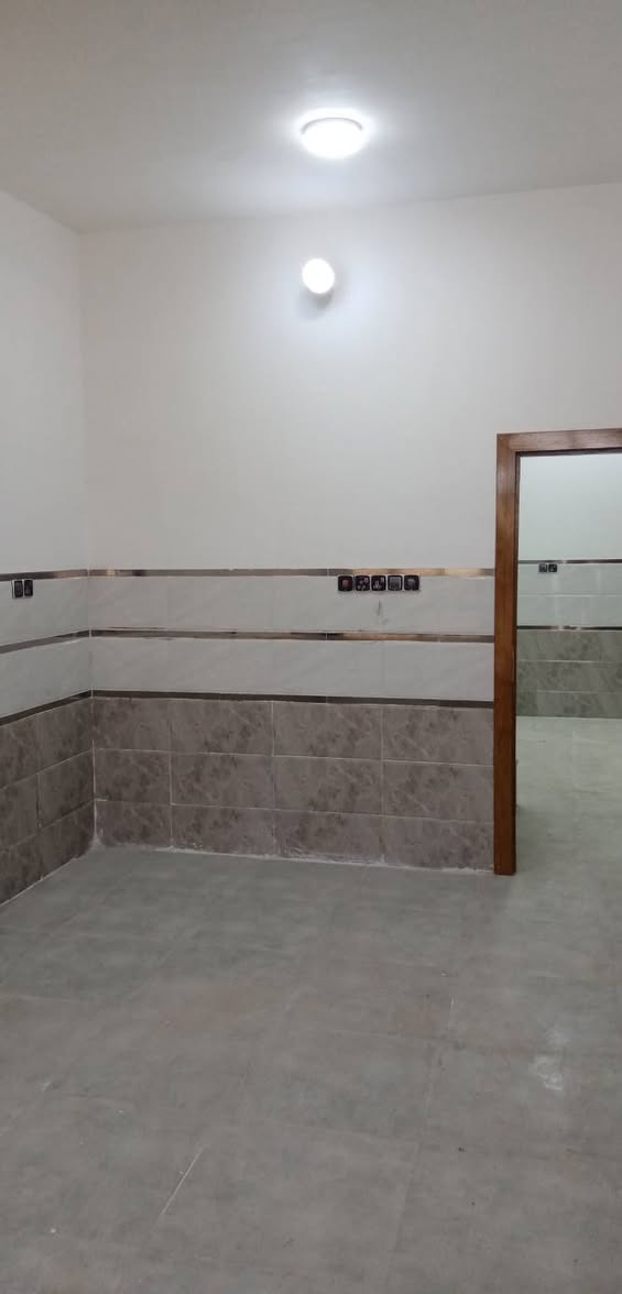 بيت للبيع ١٣٠ متر طابقين بناء جديد درجة اولى
العنوان كربلاء شارع جامعة أهل البيت عليهم السلام
البيت قريب من الشارع العام موقع مميز
الخدمات ماء ومجاري وتبليط كهرباء عرض الشارع ١٠متر
للاستفسار الاتصال ***********
التفاصيل البيت طابقين ٣ غرف نوم مطبخ وصالة فوق وجوة حمام عدد ٣ استقبال
السعر ٢٦٠ مليون كربلاء, العراق
