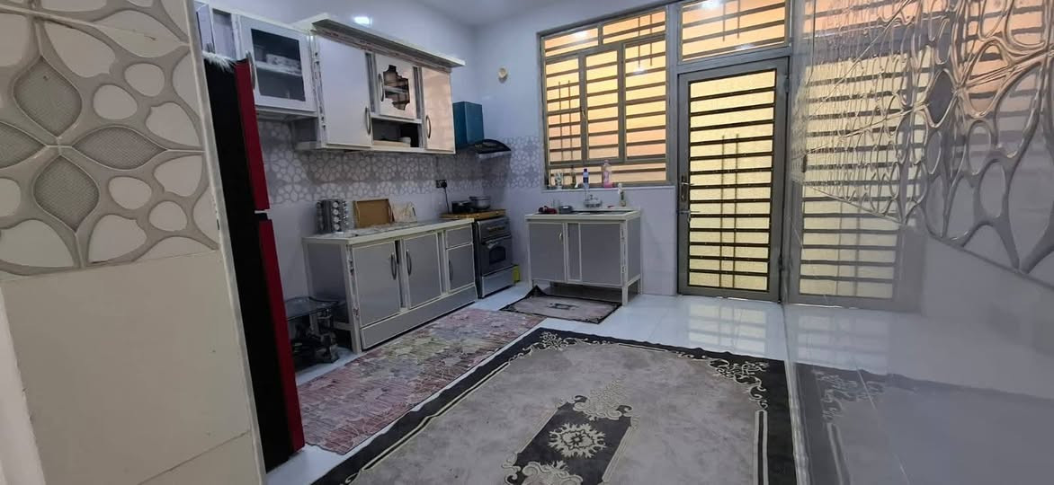 السلام عليكم
دار للبيع طابو ملك صرف عرصه

 مساحه 150متر

طابقين يحتوي ع4غرف منام وصالتين واستقبال وصحيات داخليه وخارجيه 

حديث بناء 2024

حي العسكري طلاع الحمزة شارع تبليط 10متر

السعر ب150 وبي مجال قليل  

تفاصيل اكثر اتصال برقم 

***********

سجاد
