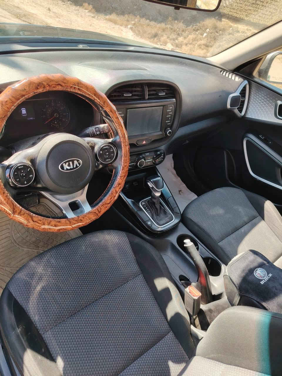 السلام عليكم صول امريكي حادثها كلش بسيط موديل 20 رقم اربيل مواصفات نص فول ماعدا بصمه وفتحه سياره مامفتوح برغي بيها من بدي ومن مكينه وكير  مكينه دوش 2000المرغوبه مكان حلة سعر 140وبيها مجال قليل رقم الهاتف ***********اليحب يتفضل بي واتساب
