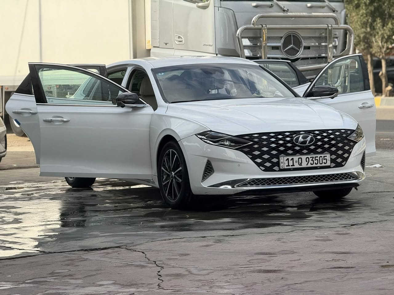 السلام عليكم
ازيره كراند موديل 2022 v6سلندر بانزين  فول موصفات 
داخل ابيض ملكي  فول 1/1 ماعده البنورما 
لاتصال *********** علي 
بغداد الزعفرانيه  السعر 220 وبيها مجال
