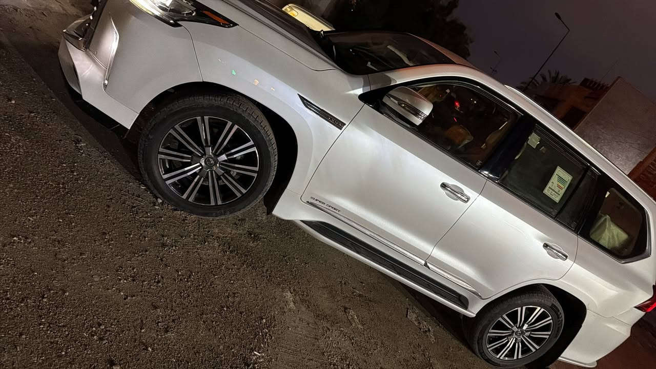 السلام عليكم الكزز موديل 21للبيع بيهه تبدل جاملغ وصبغ باب ومكانين بارد بسيط سعر قفل 57$
