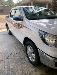 تويوتا هايلوكس 2022 للبيع للمراوس مع سورينتو حديث او جيب شكل جديد  موا...