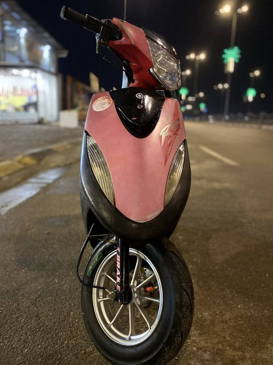 سلام عليكم ماكس عدله للبيع جديده حيل مامفتوحه المكينه خرسه وأكفلها إلك من تنقيص وتبخير ونضوح شلعه ومعدل تشك الكاع أو مابيها أي نقص الدراجه بيها تزويدات خارجيه كلج رياضي خلفي بيها اوياله أصليات قبق عمبار أو قبق فلاوين تزويد كله اصلي اشاير ٧ ألوان لايت اصفر وثلجي بكلايت كلها شغاله سلف هندر….
سعرها 700 وبيها مجال
مكان كربلاء كنطرة السلام 
للاستفسار ***********
