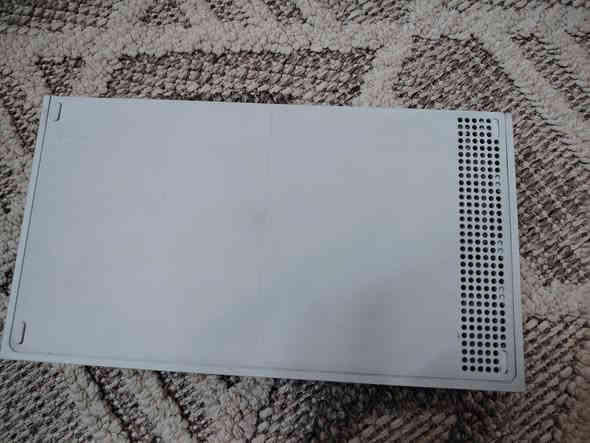 السلام عليكم 👋🏻
عندي اكس بوكس سيريس اس للبيع الجهاز مستعمل قليل 
__المحلقات__
1- يوبي اس 
2- ماوس و كيبورد
3- يدات ثنين
4- سماعات و مبرد
5- ماس باد  
6- شحن بطاريات مال يدات ثنين و اربع بطاريات و توصيلة 
- يعني جميع الملحقات كاملة مكاملة الجهاز نظيف ما مفتوح
 سعره 390 مكاني بغداد حي الجهاد 
رقم الهاتف
***********
