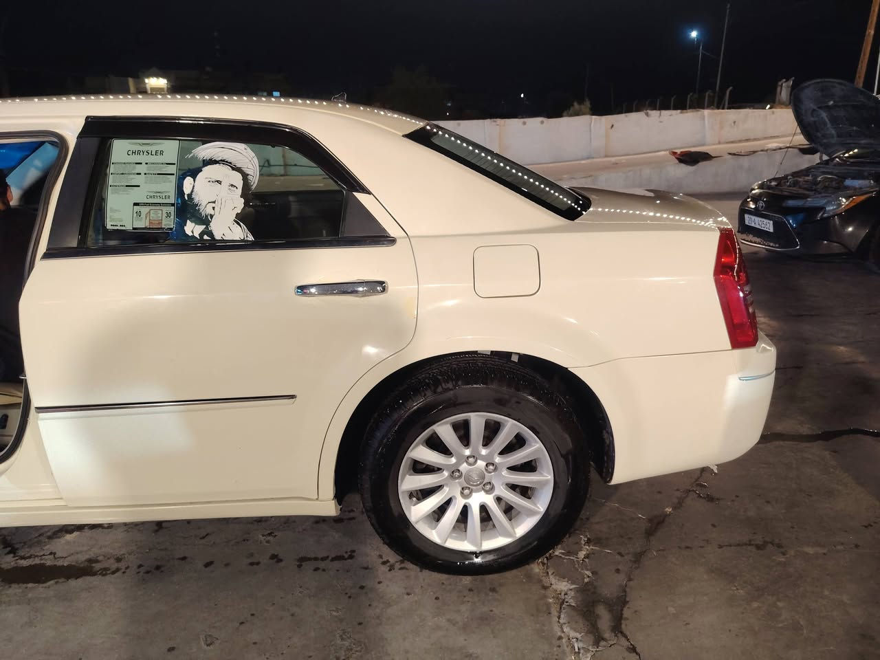 السلام عليكم سيارة اوباما موديل ٢٠١٠ اللون ابيض كريمي ادوات رقم وسنوية متوم وكامل لسنة ٢٠٢٨ تخم تاير تبريد قطعتين كشنات جلد مع الكاعية كير ومحرك ١٥٠٠ اصل مكفول للاستفسار ***********

