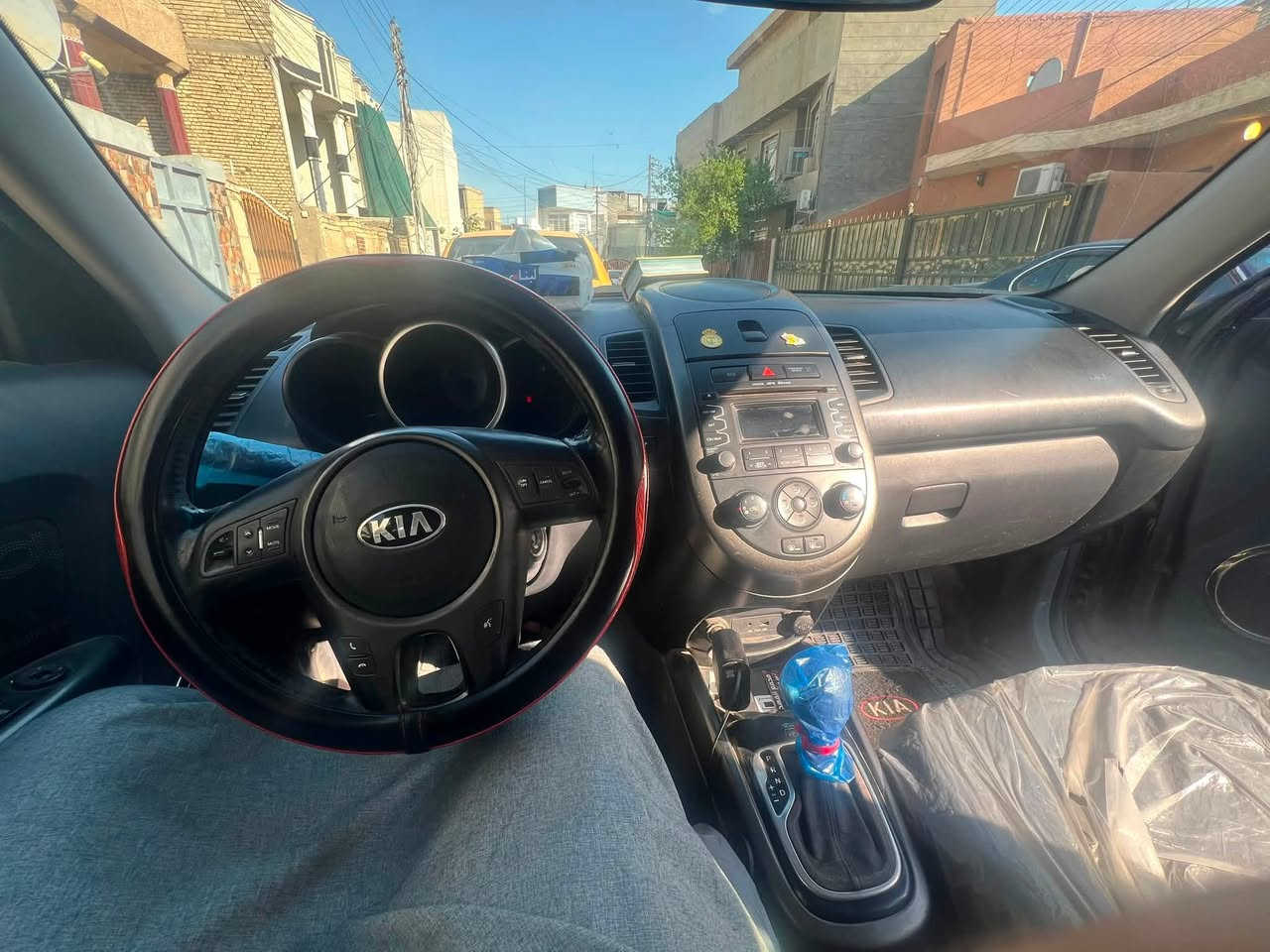 سول موديل 13 مكينة 2000 دوش رقم وسنوية وهزة جديد السونر موجودة الصور وبيها ضربة بالجاملغ الامامي يم السايق ممصلحة  السعر 88 وبيها مجال بسيط ***********

