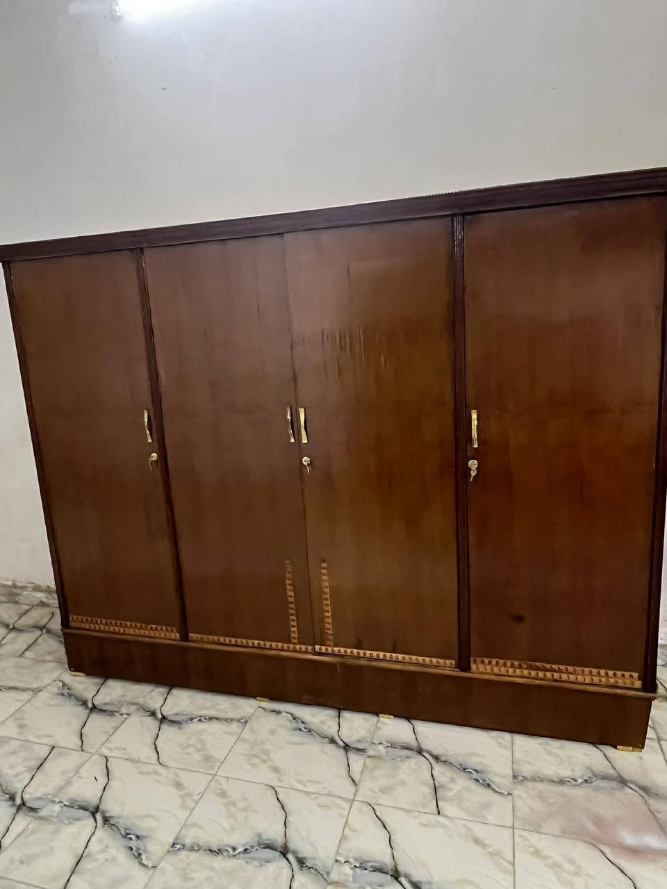 السلام عليكم 
يوفر لكم اليوم بأنسب الأسعار 
كنتور صاج عراقي باب أول شرط 
كنتور 4ابواب  سعره 200
كنتور 5ابواب سعر 250
كنتور 2بابين سعر ١٢٥
كاونتر بدون سنك 150الف 
طبلات سيت كامل 100
ميز طعام سلايت كراسي عدد 6السعر ٧٥
ميز طعام كراسي عدد 6السعر 100
الموقع تكريت القادسيه قطعه 500مجمع الطبي  رقم الهاتف ***********
***********
