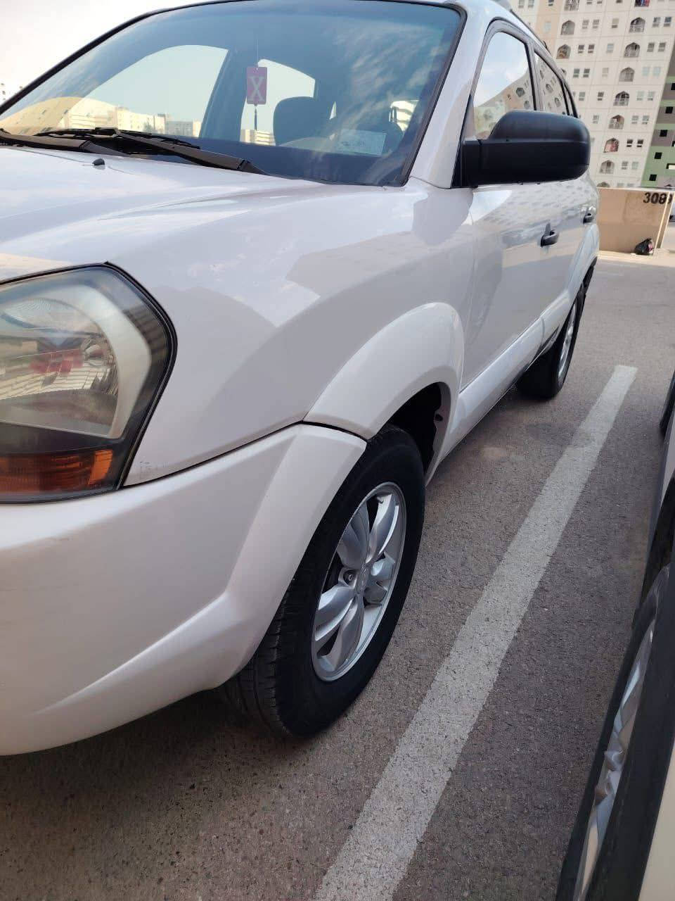 ياالله السلام عليكم 
للجنايه فقط 
توسان 2010
رقم بغداد دولي بأسمي 
محرك 2000
ماشيه 117حقيقي /اذا تعبر ال120دك جرس 
دوخل جديده 
***********
