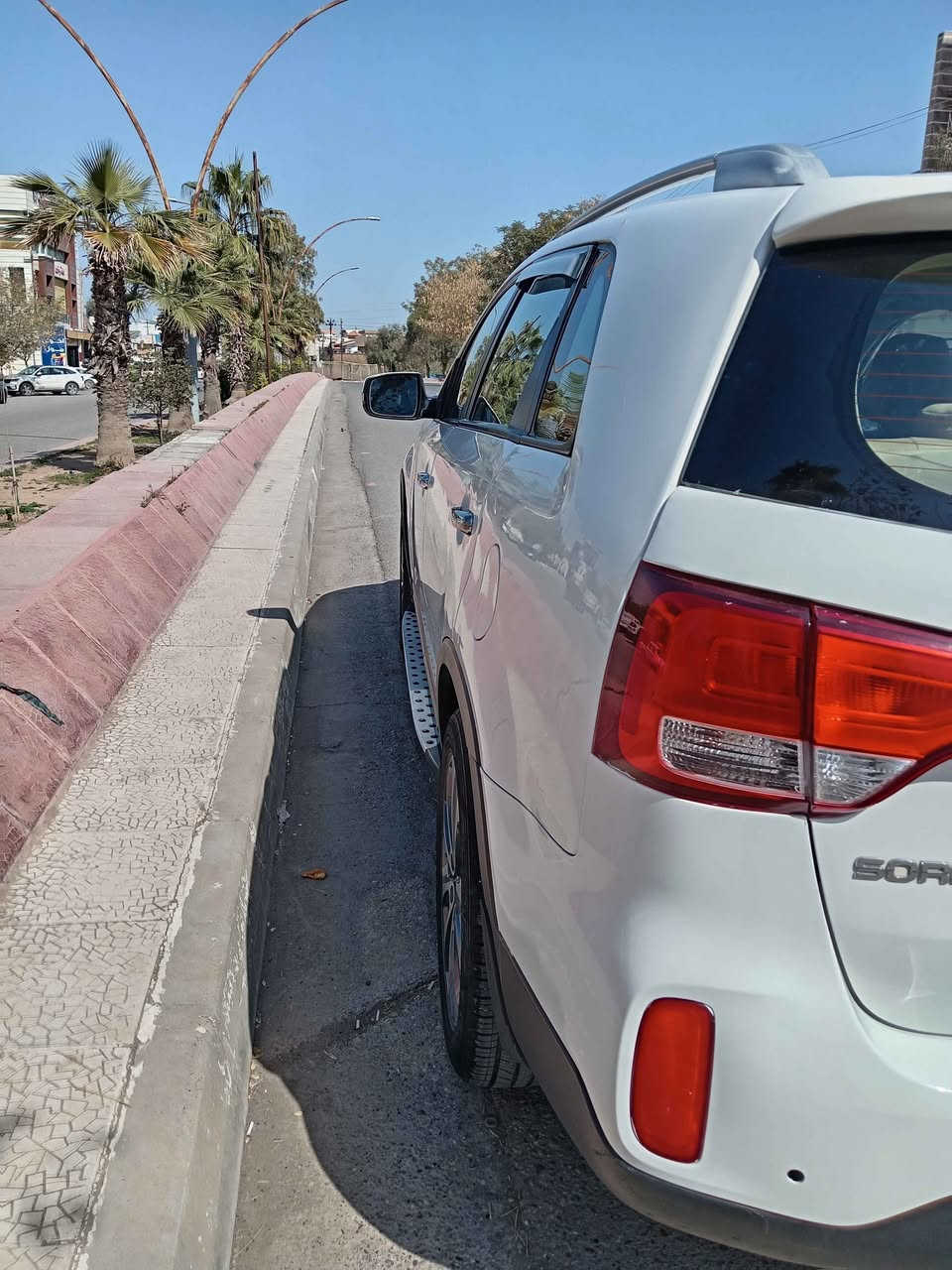 السلام عليكم للبيع كيا سورنتو موديل ٢٠١٥ ابيض للون فول مواصفات ماعدا سلايد شرط محرك ٤ كير بدون عيب تبريد مركزي صدر أمامي وخلفي بدون عيب ٧ راكب السياره مكلوبه ورقه الفحص موجود شرط تحويل طالب عليه ١٣٣ ورقه وبي مجال رقم موبايل *********** او *********** مكان السيارة كركوك كركوك, العراق
