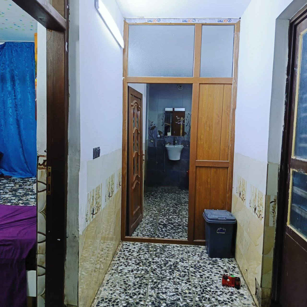 🏡 منزل مميز للبيع
تدور على بيت واسع ومتكامل بموقع ممتاز؟
هذا البيت ممكن يكون اختيارك الصح 👇
🔹 المساحة: 200 متر
🔹 طابقين تصميم عملي ومريح
🔹 5 غرف نوم مناسبة لعائلة كبيرة
🔹 صالة كبيرة 13.5 × 5 متر
🔹 مطبخ
🔹 خدمات كاملة
🔹 قراج سيارة
🔹 حديقة للراحة ولمّة العائلة
📐 المواصفات:
▪️ الجبهة 6.34 متر
▪️ النزال 30 متر
📍 الموقع:
منطقة البنوك – الفتلاوي
خلف الفتلاوي، بالشارع المقابل لـ هوم بلازا
عرض الشارع 20 متر
السعر 635 مليون
موقع حيوي وقريب من كل الخدمات
💰 السعر مناسب وقابل للتفاوض
📞 للمعلومات والمعاينة:
الاتصال مباشرة *********** زيد الماجدي
