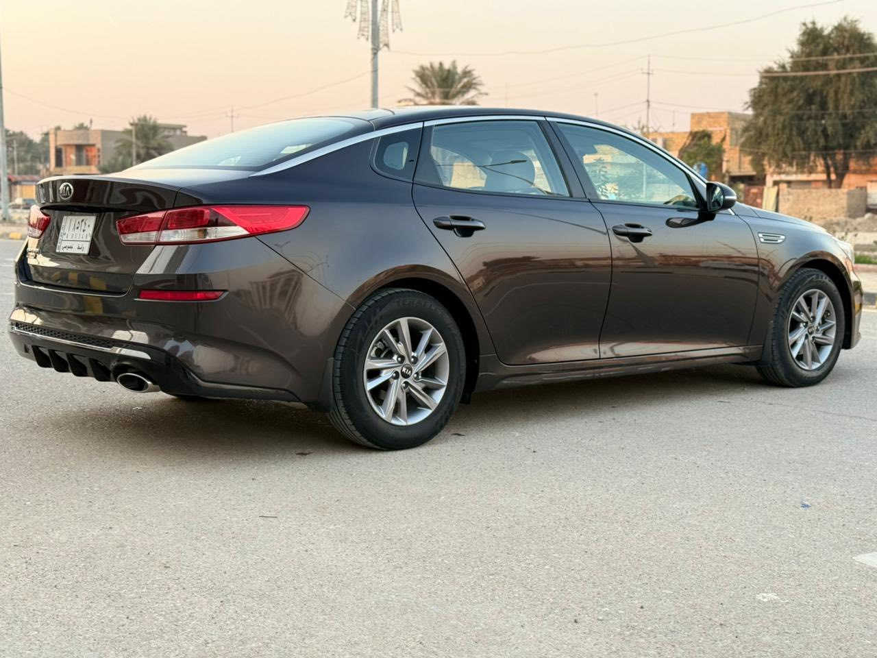 السلام عليكم كيا اوبتما خليجي موديل 2019 خليجي محرك 2000 دوش كفاله عامه لا ضربه ولا صبغ ولا بارد لونهة كرزي كرزي
مكينه 2000 دوش ممفتوح بيهة برغي ع الشركة 
سيارة جديدة جدا تخم تاير حداديه شرط الفحص ماشيه 123 الف كم 
السيارة ع وضع الشركة مناقصهة اي شي 
حساس امامي خلفي شفتات ستيرن 
لد امامي باقي المواصفات المعروفه 
السعر 180 مكاني واسط قضاء الحي تحويل مباشر 
***********
***********
