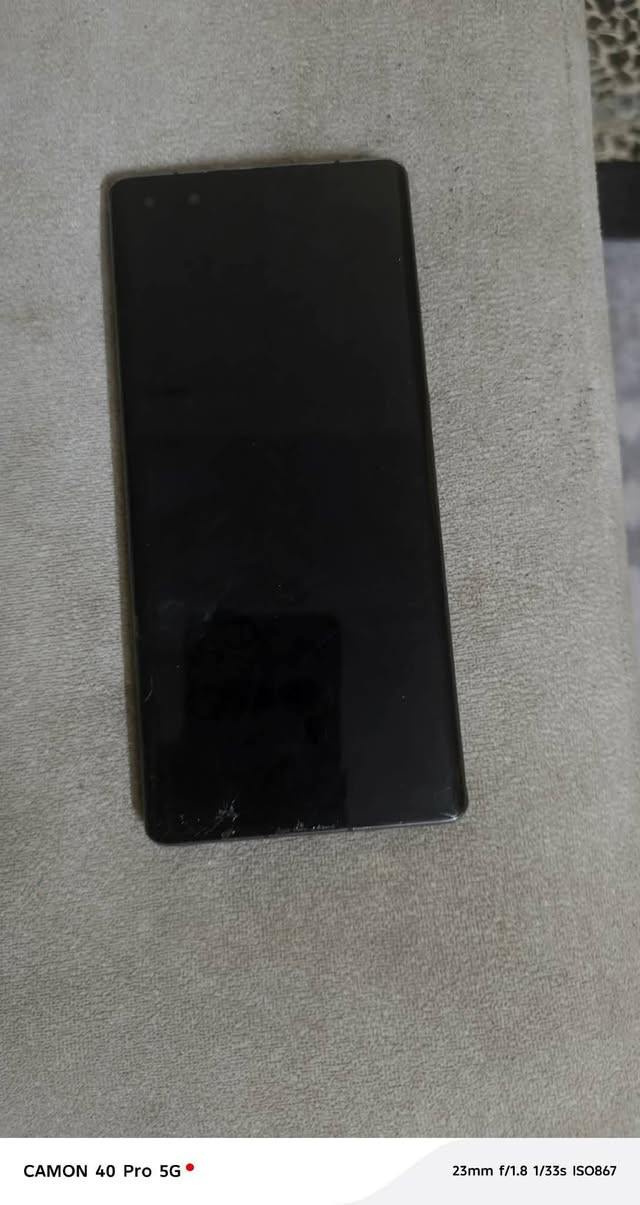 سلام عليكم 
هواوي ميد ٤٠ برو 
ذاكره ٢٥٦ 
بيه ضهر مفطور وشاشه مفطوره ومتلمس يحتاجله شاشه 
قيم واخذ 
*********** واتساب فقط 
بغداد الحريه
