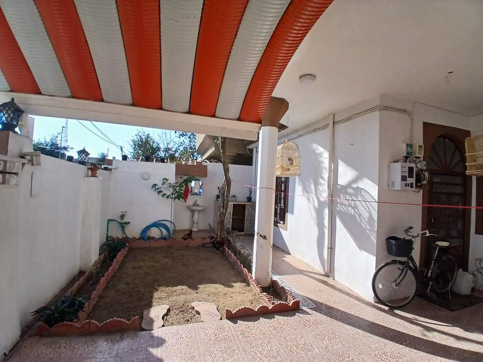 🏠 دار للبيع في خانقين - حي بختياري
الموقع: بختياري - فرع أسواق المندلاوي.

المساحة: 200 متر.

تفاصيل الدار:

◀️ غرفتين نوم + صالة + مطبخ + استقبال

◀️حديقة داخلية وخارجية.

◀️ بئر ماء خاص.

◀️ كراج مسقف (سقيفة كيس بان).

◀️السطح نظيف جداً والبيت جاهز للسكن.

للاستفسار والتواصل:

📞 [ ‭0770 230 3023‬] ‭
