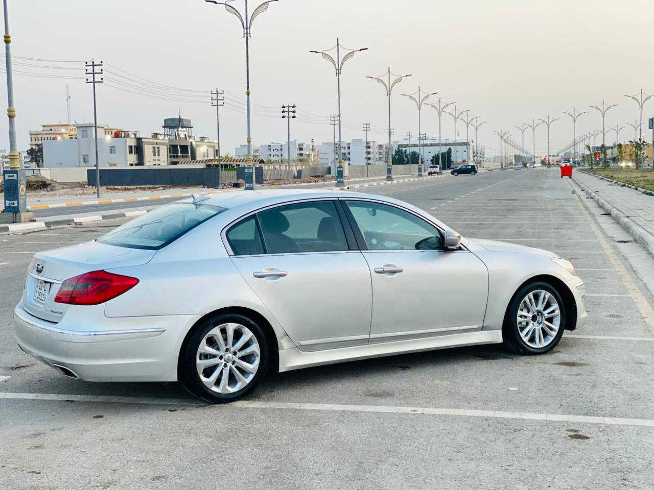 جنسس مديل 2013امريكي حادثه جاملغ وبنيد بدون داخل باقي السياره مكفوله من الضربه والصبغ سياره جديده وجاهزه حداديه تخم تاير محرك وكير مكفولات محرك 6سلندر مواصفات شاشه كامره تحكم استيرن بصمه تشقيل بصمه ابواب داخل بيجي كشنات جلد وكهربائي مري شفط رقم أربيل دولي السعر 96مع مجال للأستفسار ***********مكان السياره كربلاء( مكلف بالنشر )
