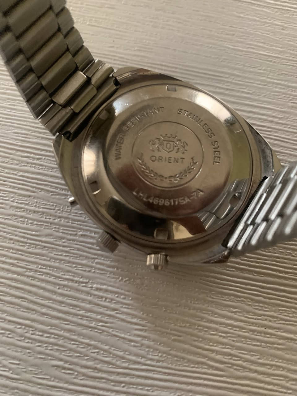 24"}
ساعة أورينت أصلية ⌚️  
موديل Multi-Year Calendar  
حالة جيدة وتشتغل تمام  
السوار ستيل الأصلي 

السعر: 200 وبيه مجال 
***********
متوفر توصيل
