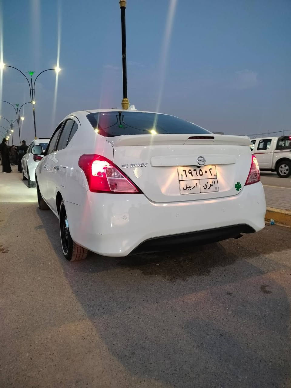 السلام عليكم سياره نيسان صني مديل ٢٢ كفال عام ماعده بارد بلباب فقط غير هذه مابيها السعر 118 وبيه مجال حك الجيه رقم أربيل بعد بشهر 11 تنتهي الرقم هوه *********** مكان بصره
