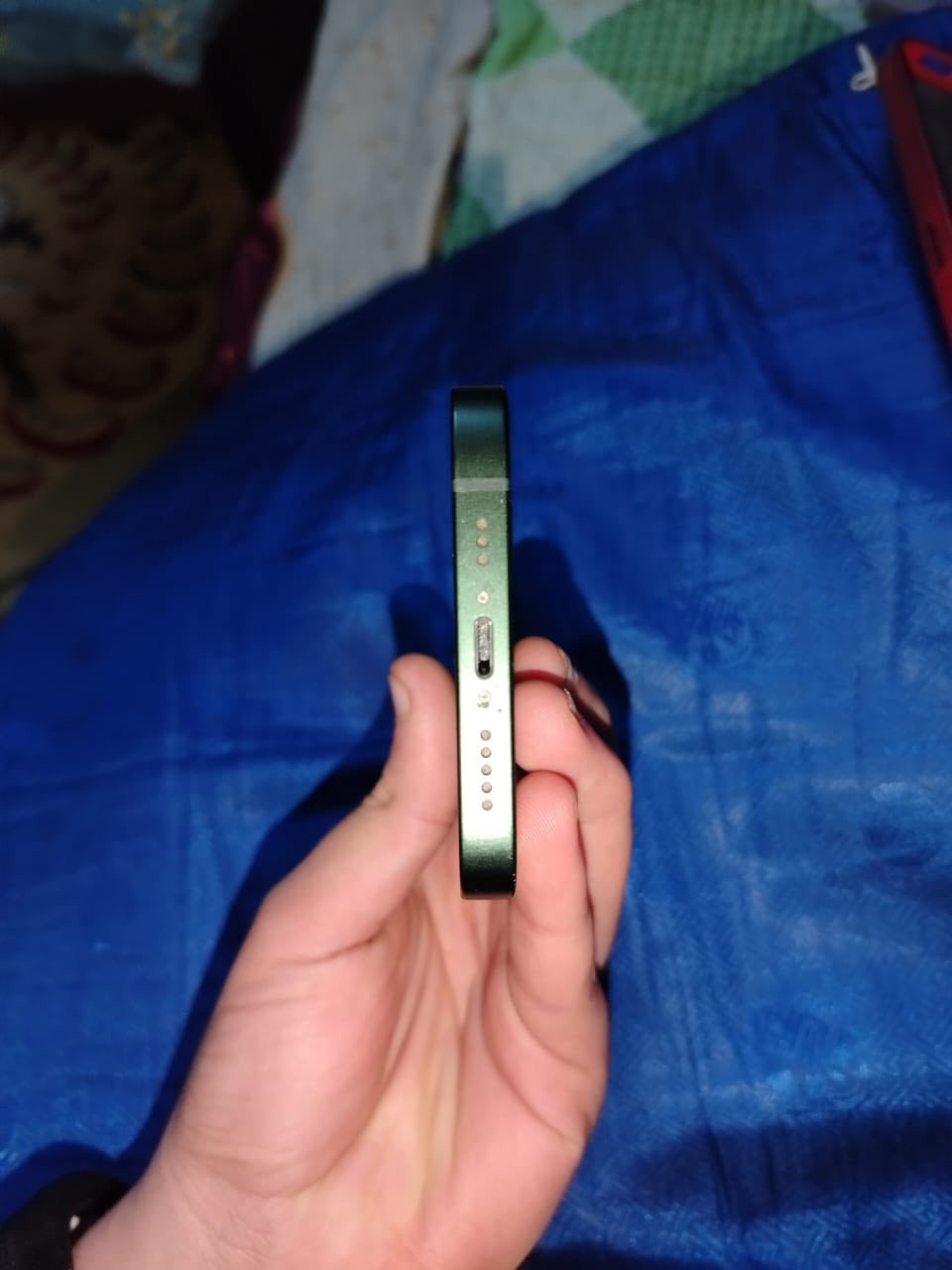 السلام عليكم جهاز آيفون 13 عادي للبيع الجهاز مامفتوح بس الضهر مال جهاز مكسور العنوان البلديات ***********
