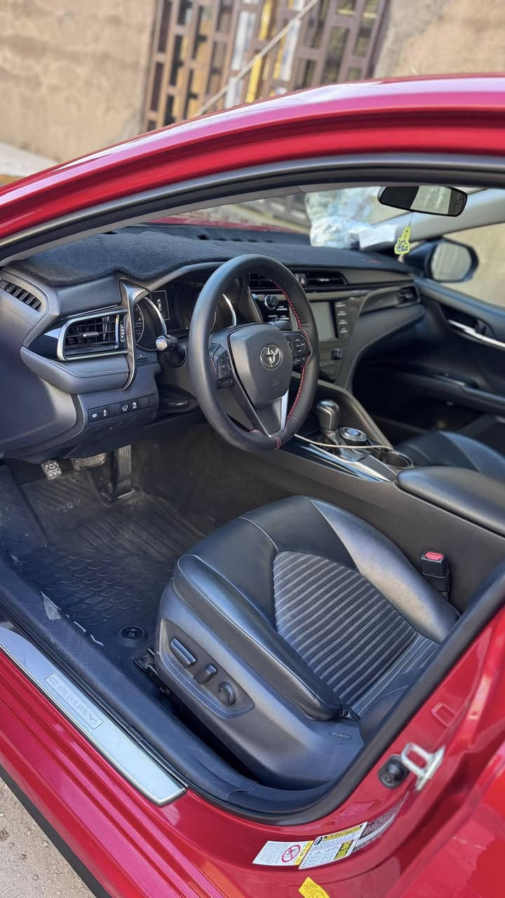 سلام عليكم 
كامري  موديل ١٩ 
٤ سلندر محرك ٢٥٠٠
فئة se
حادث خلفي خفيف جداً مكان رقم  مصبوغ فقط يعني نص قطعه صبغ مكان الرقم الخلفي فقط ونص الدعاميه الخلفيه مرشوشه 
ولا ايرباك طاك بيها على وضعهن ابلادي مال شركة 
منضومة زنون بيها زرع عدسات ٣٠٠ دولار 
بكلايت رياضي ٣٧٥ دولار 
موصفات ال se المعروفه السيارة ماشيه ١٤٠ الف كيلو (مو ميل ) 
السيارة كاملة على الاخير مابيها اي نقص تخم تاير جديد صدر بحالة ممتازه جدا 
السيارة شوفت عينكم حلوه ومرتبه ونضيفه 
سعرها ١٨٨ وبيها مجال قليل 
او مرواس ويا جارجر موديل 17 او 18 
مكاني بغداد 
رقم ( *********** )
ورحمه الله  والديكم 🌹
