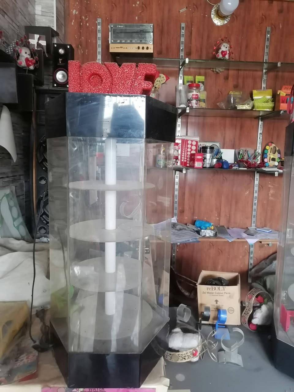 سلام عليكم توجد جام خانه  ورفوف جام وستانات رفوف وعارضات مستعمله للبيع مستعجل ع بيعتهن أسعارهن مناسبه ***********
