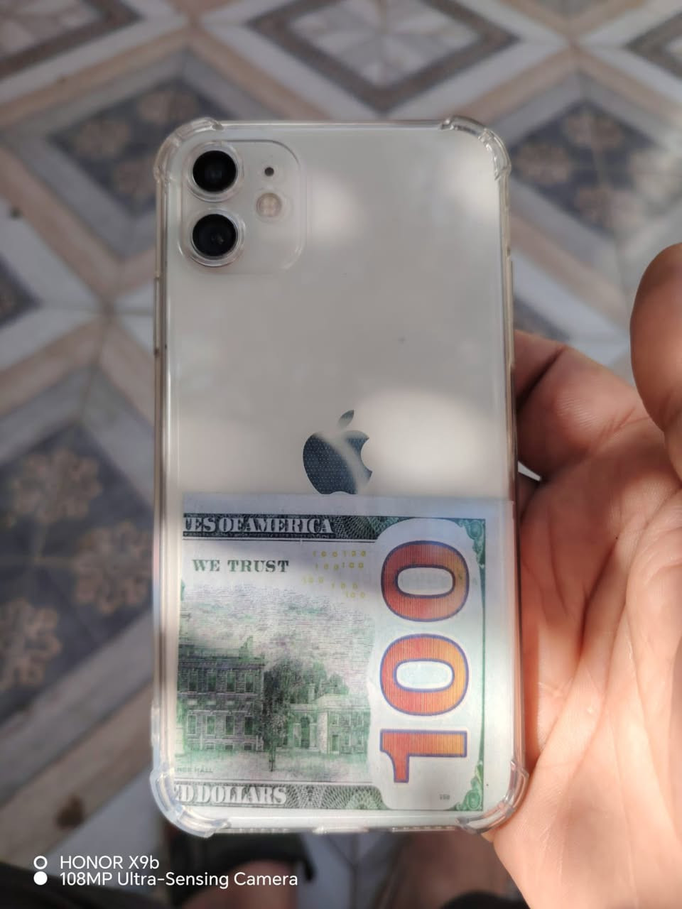 ايفون 11 مثل مموضح بلصوره كامراته وصخه مو اضحه مبدل بطاريه وكاله شحن يطول يومين 3 ذكره 128  كلشي شغال سعره 155 ويه التوصيل ***********
