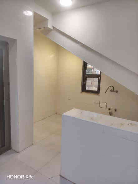 موجود بیت رکن, مقابل مجمع حکومي وليس اهالي, الزهور . يصلح شركه او معهد أو روضه... الخ، قریب على الحولي وهیت لاند.

البيت يتكون من: 

 ٤  غرف نوم, صاله عدد2, استقبال عدد ٢ 

صحیات عدد ٤, مطبخ عدد ٢،

بناء حديث

نظام دكتات مبرده

، تاسيس سبالت وتاسيس غاز

، تاسيس كاميرات تاسيس خط طاقه شمسيه وتاسيس انترنت

ساحة سیارات.. 

واجهه ركن 25 متر

الاستفسار: 

***********
