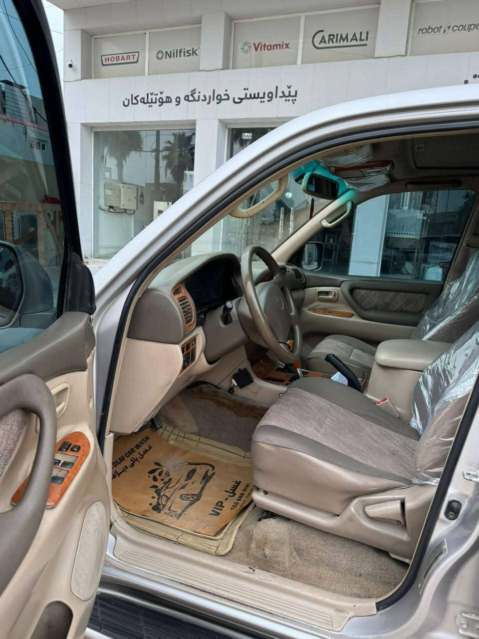 تويتا لاندكروز مونيكا 2002 فول مواصفات 
بجم و خلفي محدث لل 2007 
سلايد أوتو ثلاجة حساسات 
كير محرك اكسل مكفولة 
السيارة حيل جديدة و نظيفة 
سنوية و هزة جديدة 

🛑 السعر سوي تعليق يصل مباشرة 🤖 

السيارة مصبوغة عام الجمالية 
مابيها ربع دينار مصرف 

رقم صاحب السيارة 
*********** واتس اب
