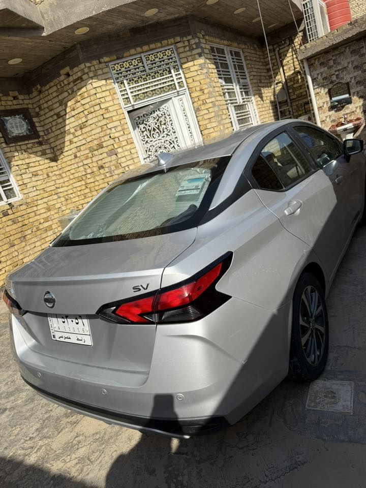 السلام عليكم 
نيسان فيرسا موديل 2020 حره رقم واسط والمكان واسط جاهزه رقم الهاتف *********** الحادث مرفق السونار السعر 100 دفتر وبيه مجال مرارس هم ترهم ياباني
