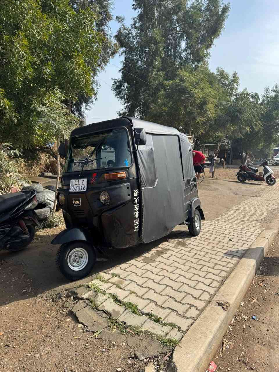 السلام عليكم تكتك عشرين شهر5نضيفه مكينه اكسل خير من الله  السعر 7ملاين وبيه مجال ***********
