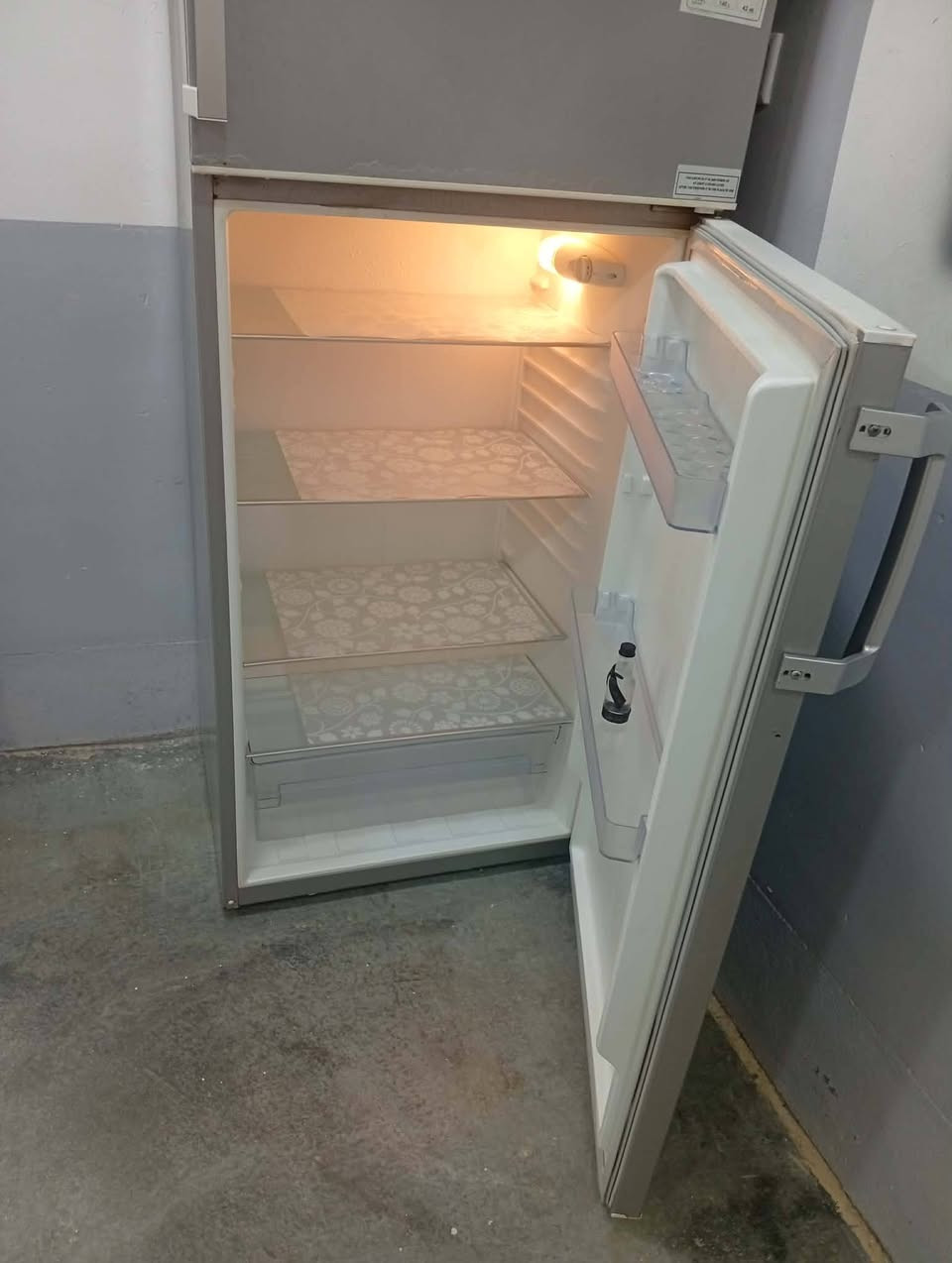 ثلاجه حجم 22 السعرب190 وبيها مجال


**إذا كنت صاحب هذا الإعلان وتريد حذفه لأي سبب، رجاءا أرسل رسالة إلى الدعم الفني**