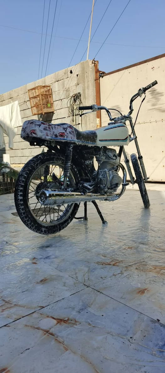 سلام عليكم دراجه نامه بلاد كلك مكفوله من البوكه دراجه شلعه ومعدل نقص برغي مابيه سعر 450 وبيه مجال غراضه كلهن جديدات ***********
