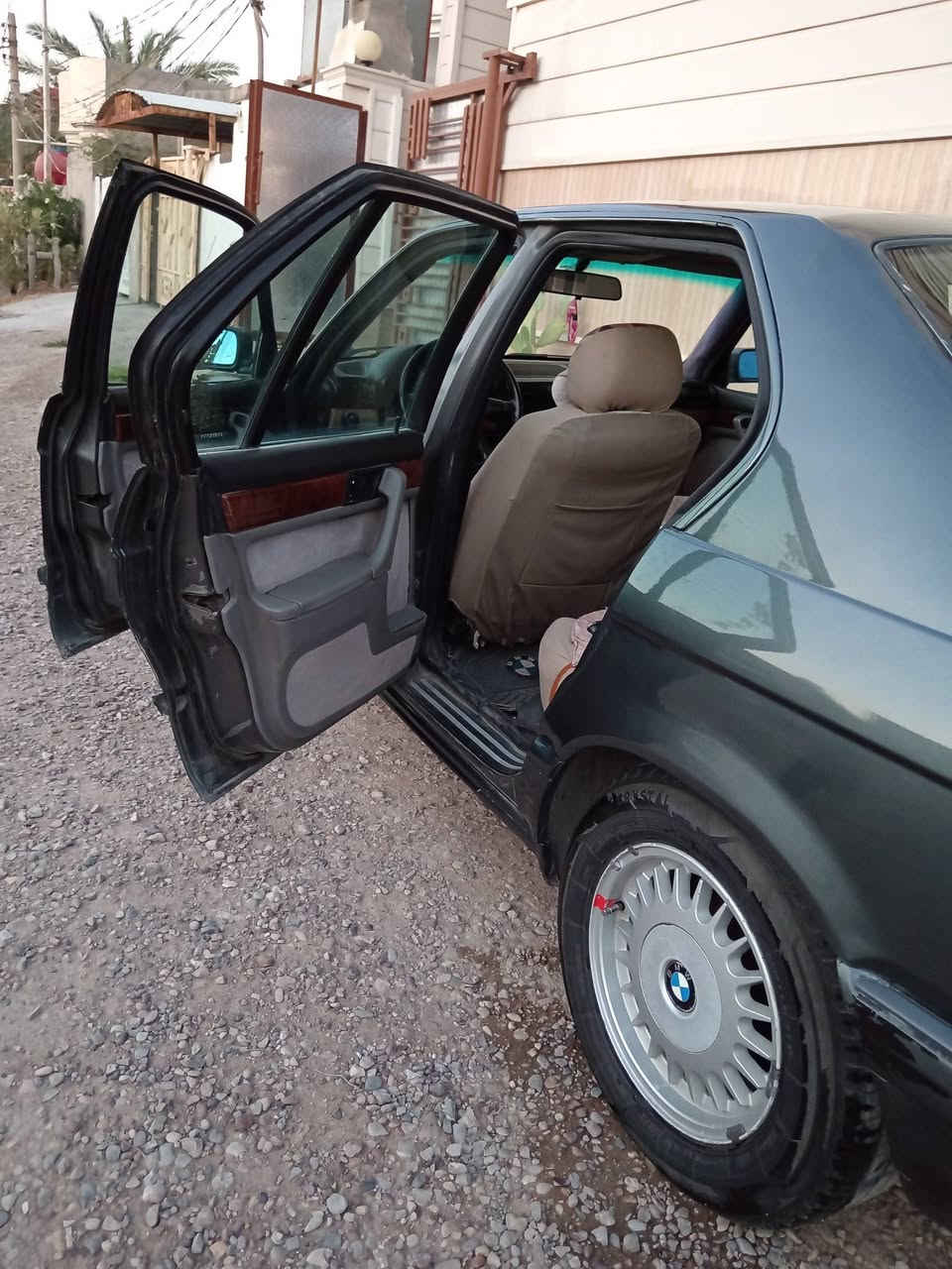 سياره BMW موديل ١٩٩١ حجم ٧٣٠ كامله بدون نقص مجدده لغاية 2027 تبريد شغال كير ومحرك مكفولات رقمها كركوك وصاحبه موجود تحويل ثاني يوم اطارات جديده بطاريه جديده السعر 43 ورقه وبيها مجال حك الجيه العنوان ديالى المقداديه ناحية الوجيهيه الحي العسكري موبايل ***********  والعافيه لمن تكون من نصيبه
