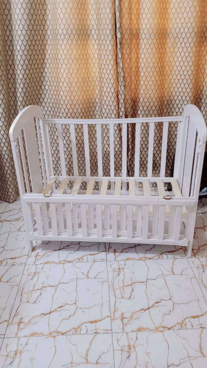 جربايه طفل من حديث ولاده لل5 سنوات وليها مخزن ايضا وخشبها كلش قوي نضافتها 90 بالميه وبيها ضرر بسيط فالت بي برغي موضح بالصوره اي برغي يرهملها سعر الشراء 180 استعملتها فقط شهرين رايدتها 70 وتنفتح يم سرير الام


**إذا كنت صاحب هذا الإعلان وتريد حذفه لأي سبب، رجاءا أرسل رسالة إلى الدعم الفني**